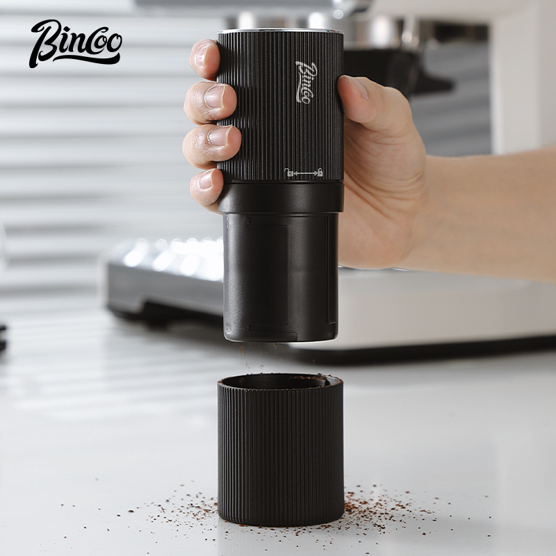 مطحنة قهوة كهربائية محمولة من  - مراجعة Coffee Equipment Camping وسعره