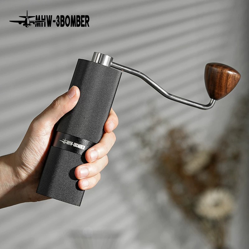 مطحنة إسبريسو يدوية MHW-3BOMBE - مراجعة Coffee Equipment Wdt وسعره